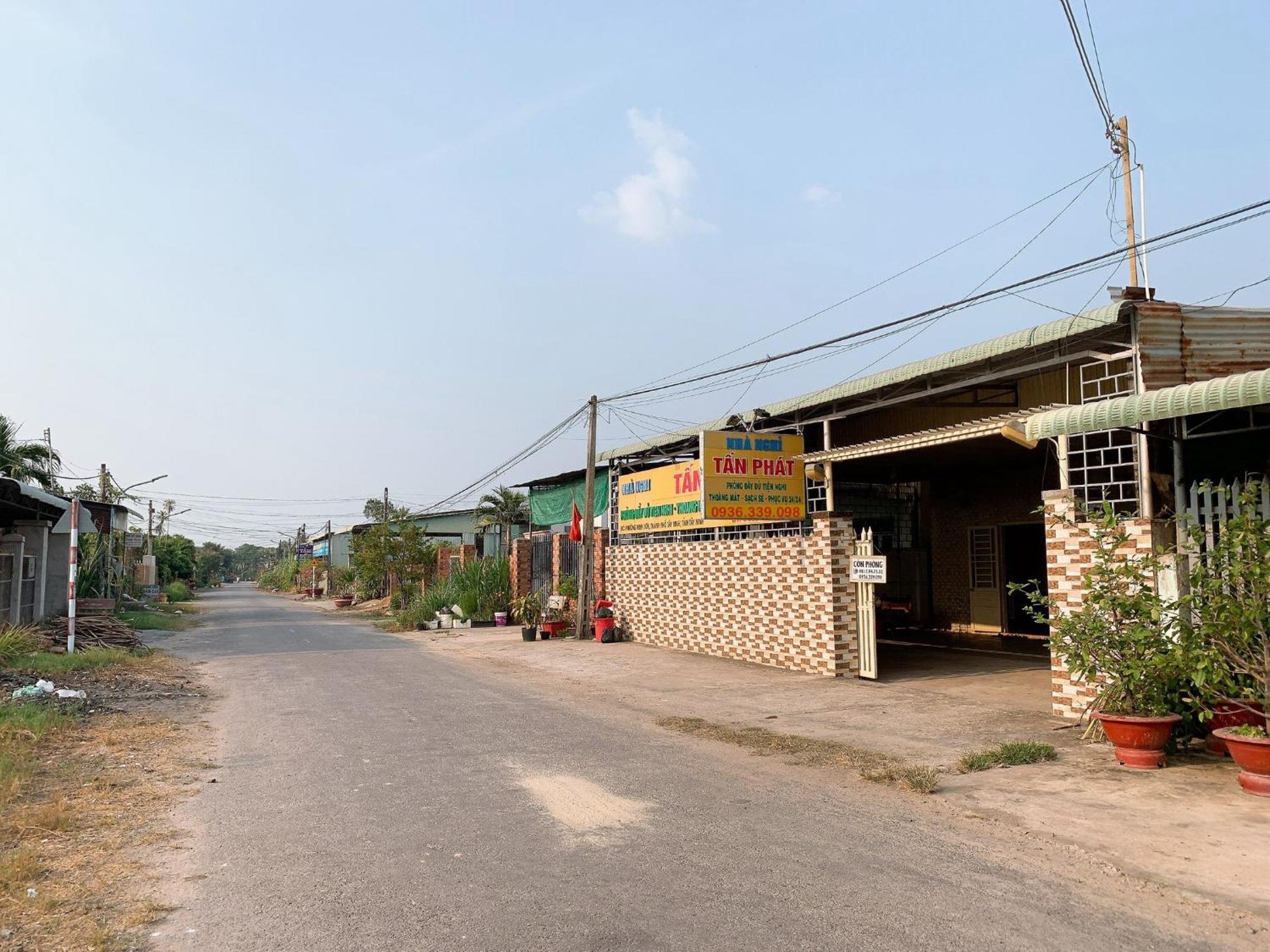 Ap Thanh Son Nhà Nghỉ TáN PháT酒店 外观 照片