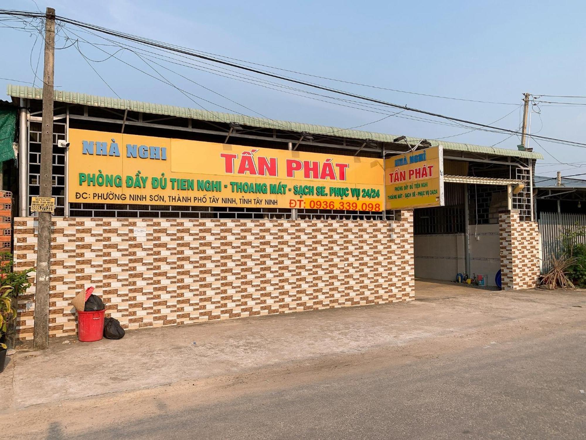Ap Thanh Son Nhà Nghỉ TáN PháT酒店 外观 照片