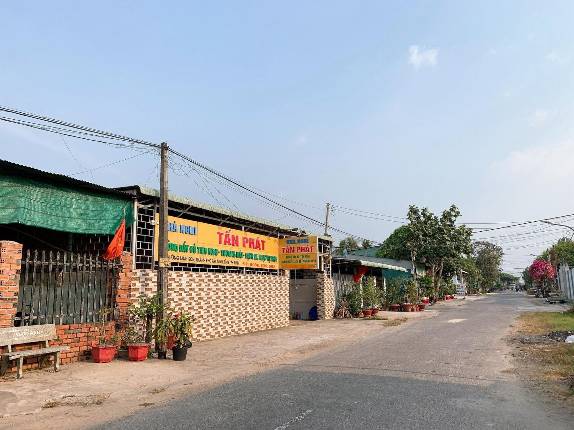 Ap Thanh Son Nhà Nghỉ TáN PháT酒店 外观 照片